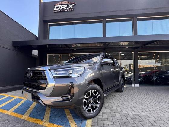 TOYOTA HILUX 2.8 D-4D TURBO DIESEL CD SRX 4X4 AUTOMÁTICO TOYOTA HILUX 2.8 D-4D TURBO DIESEL CD SRX 4X4 AUTOMÁTICO